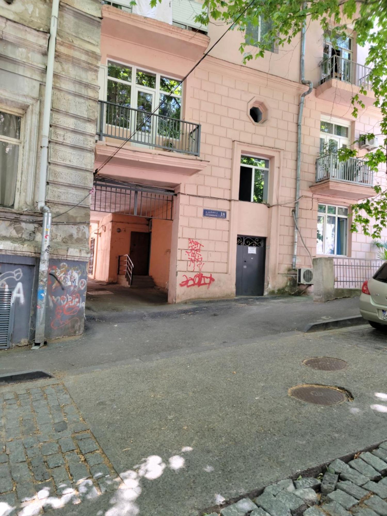 On Leonidze 18 Appartement *